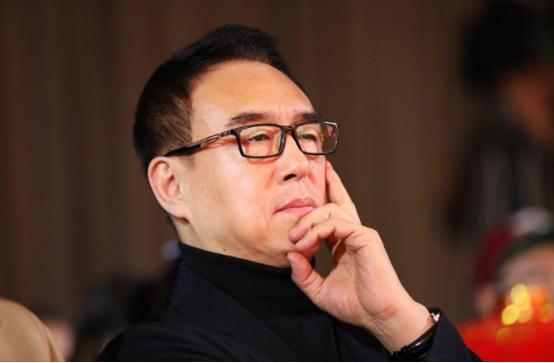 [微风]2006年，47岁的春晚导演郎昆趁32岁妻子马艳丽出国，出轨24岁舞蹈家