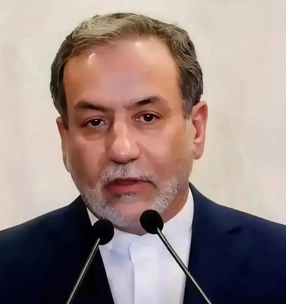 伊朗外长传来新消息
4月21日，传出了一则重要消息！伊朗外长阿拉格齐公开宣布了一