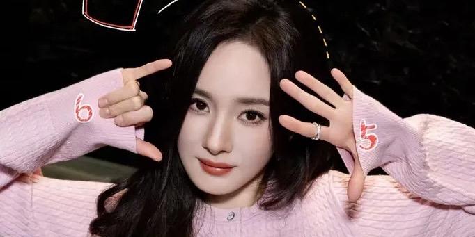 近日，杨幂在接受采访时畅谈退休规划与新年安排，透露下一个马年（2038年）52岁