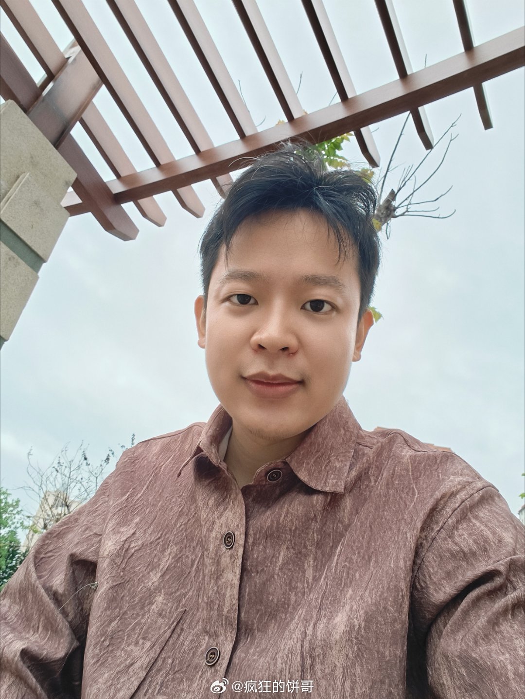 各位周一都在干嘛？阿饼今天过来在惠城，阴天看起来马上要下雨，路过公园坐会，这两天