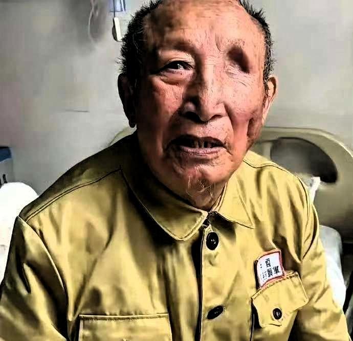 请记住这位英雄！
这位96岁志愿军老兵的故事，值得每个中国人认真看完。
 
一眼