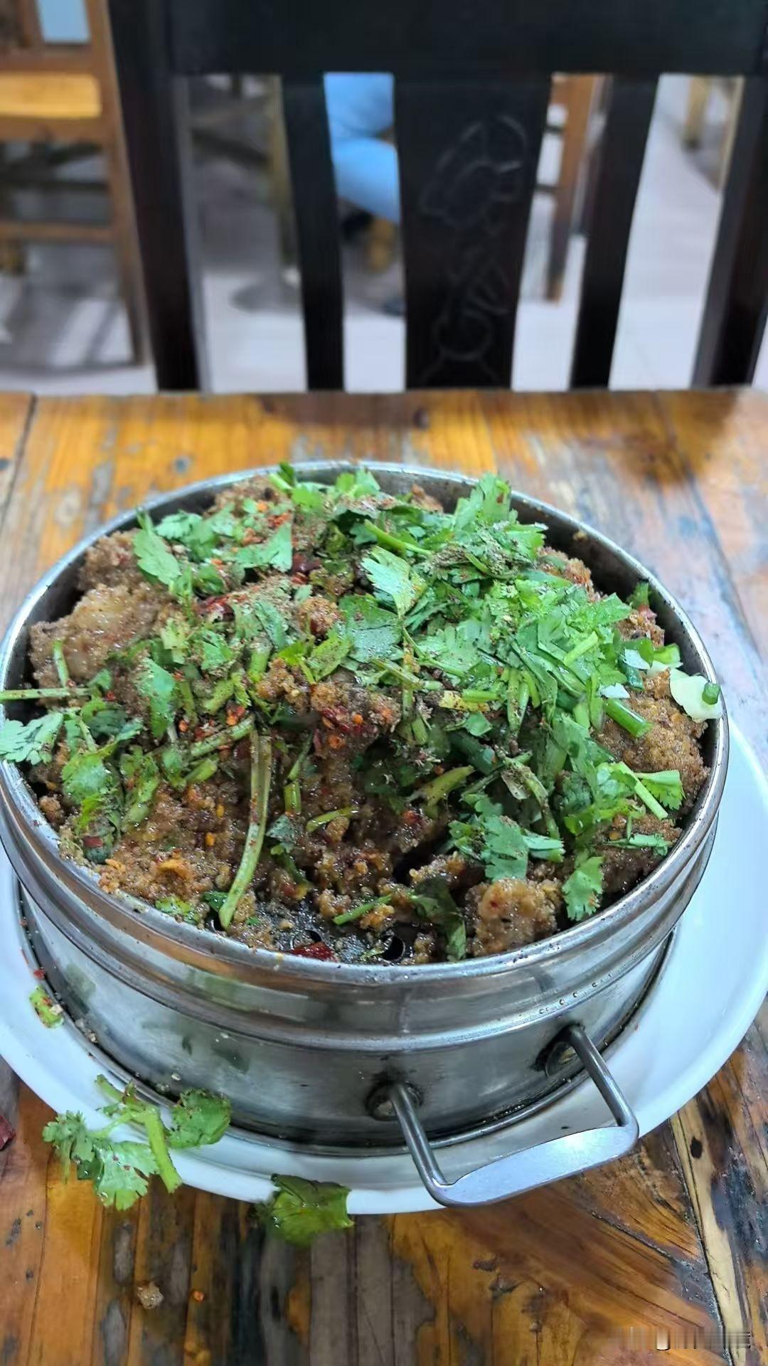 川味粉蒸牛肉品尝记

成都小吃琳琅满目，最让我记忆深刻的当属粉蒸牛肉。

粉蒸牛