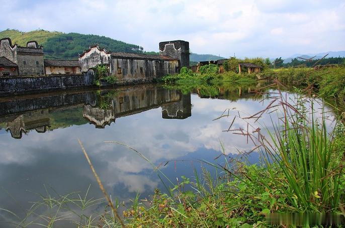 【九栋十八井大宅院】始建于清康熙初年（1660），至嘉庆六年（1818）竣工，历