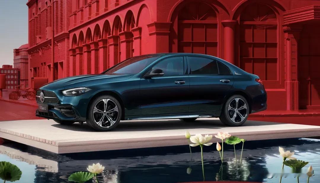#奔驰C200落地需要多少钱#
奔驰 C200L 运动版的厂商指导价为33.32
