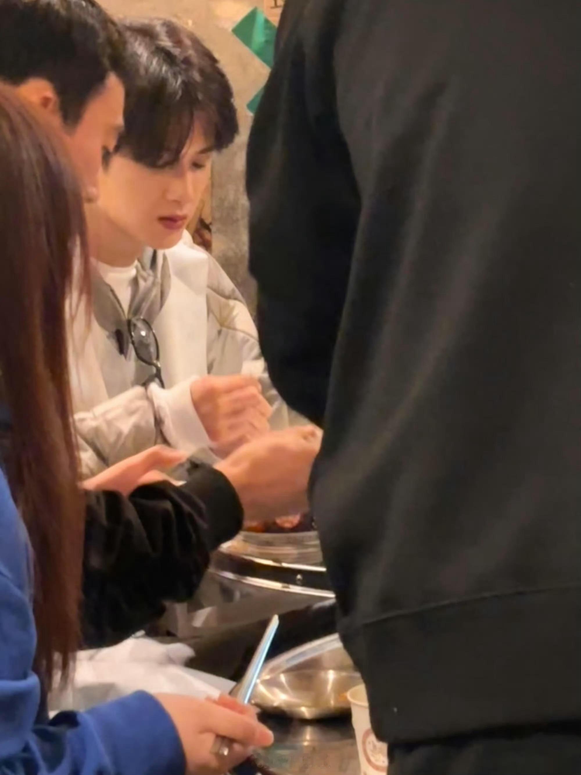 檀健次闪现韩国檀健次闪现韩国，状态好到飞起，人帅得绝绝子！新专辑搞快点，我已经迫