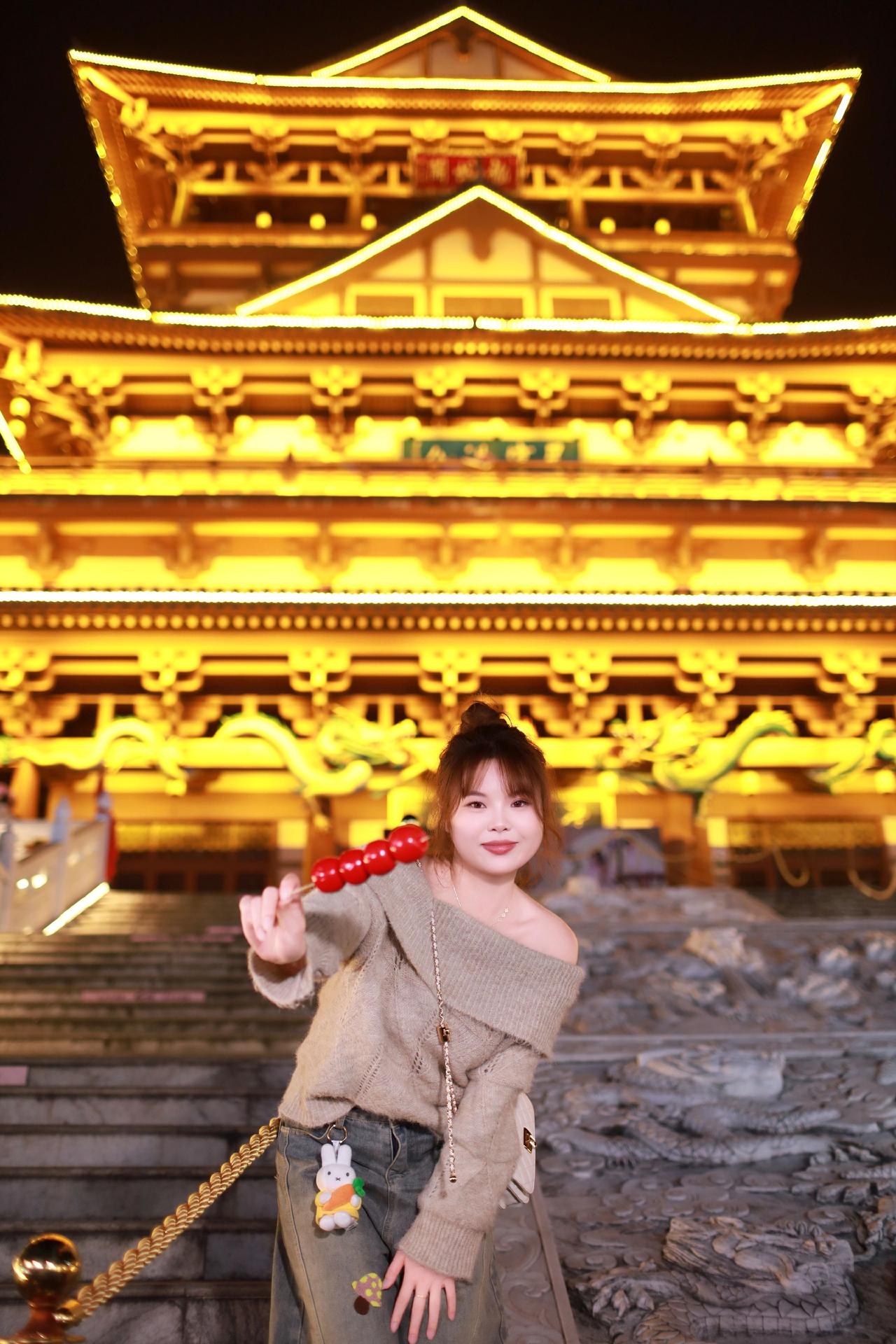 小姐姐夜游古镇，打卡两张传统服饰 人像摄影 夜拍 人像写真