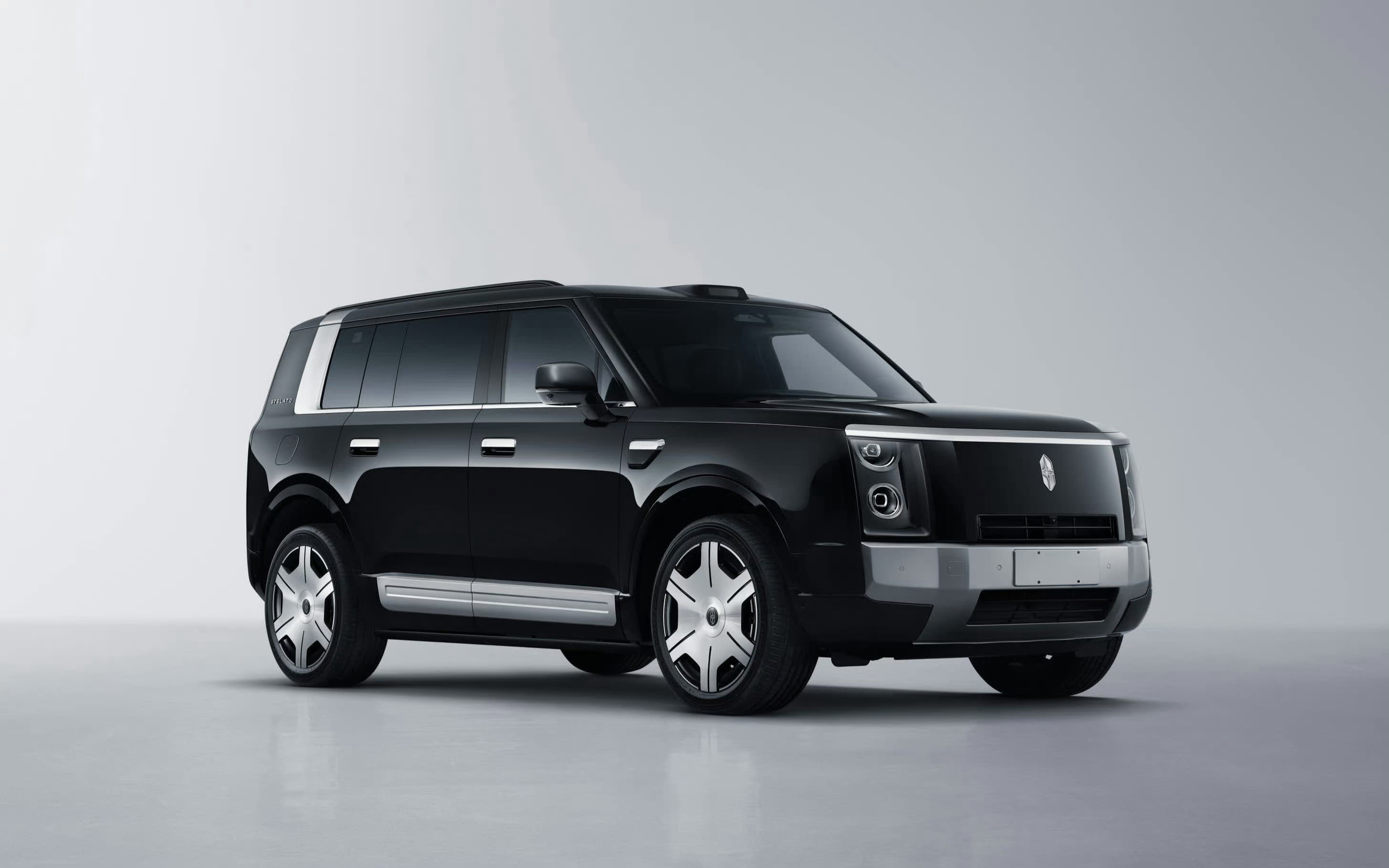 享界V8、G9开始，享界有了独立不同的设计语言了。V8、G9完全是两类车，区别度