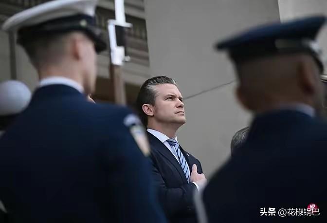 赫格塞思这波操作，就是打着精兵简政的旗号搞清洗。他要砍掉全军20%的将官，四星上