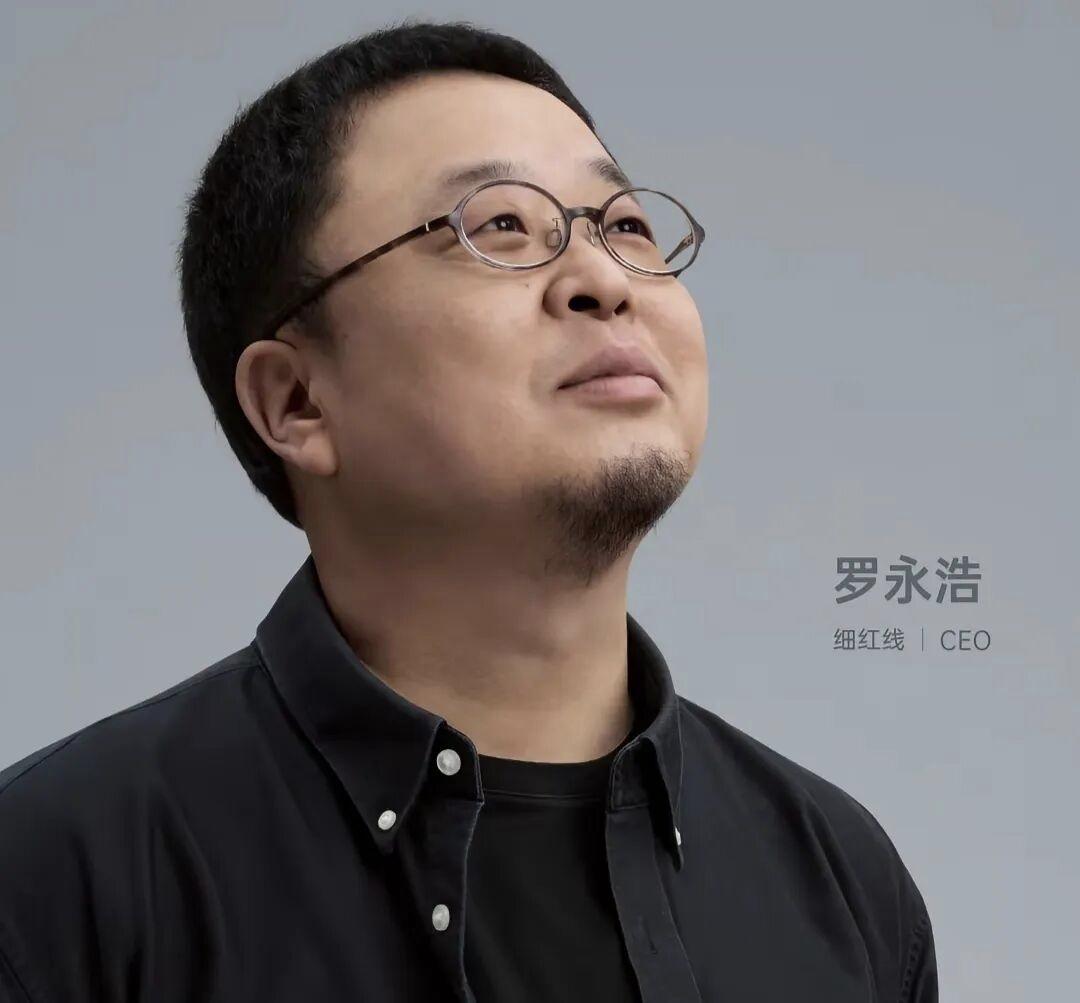 老罗最大的心魔，就是“既要又要”。
他既想赚科技的钱（高大上、改变世界），又想赚