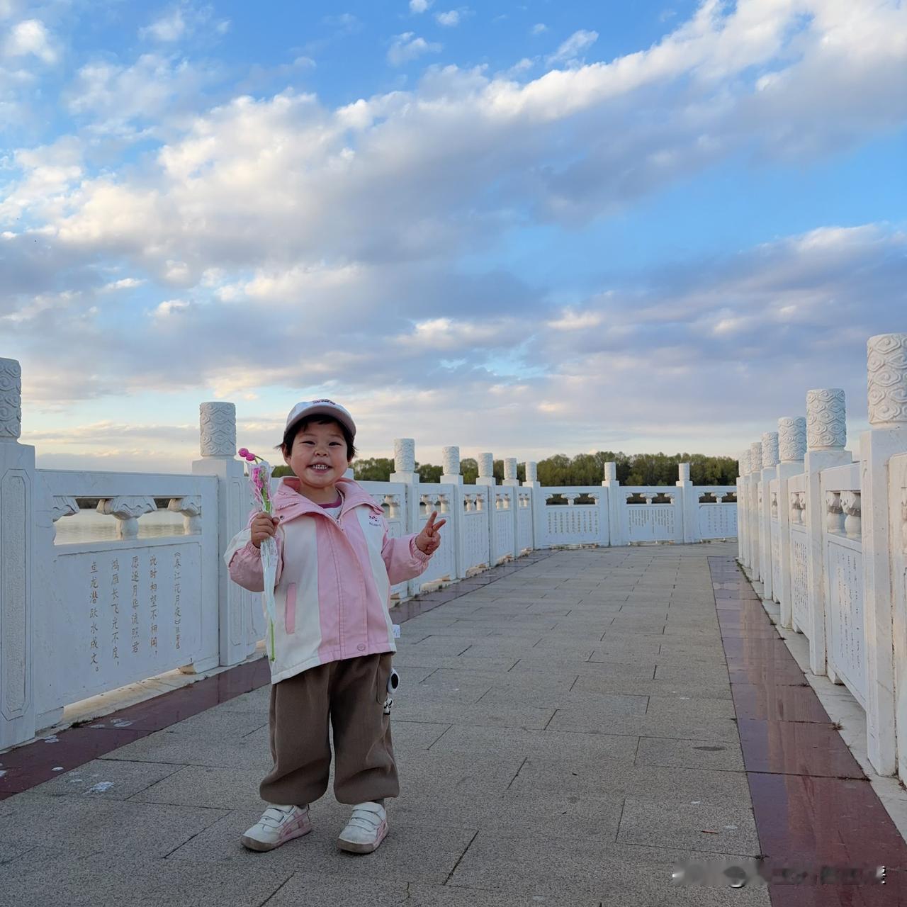这次回老家，我和大姨坐下来好好聊了会儿天。

这么多年过去，大姨还是和从前一模一