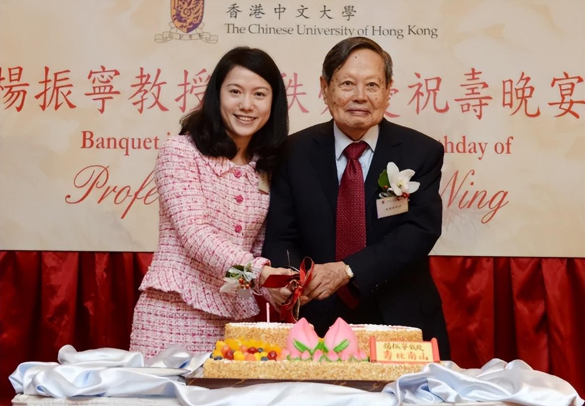 杨振宁先生离世半年后，所有人都在关注一个问题：翁帆接下来会怎么生活？

这个曾经