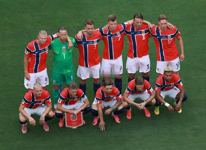 世界杯曝英格兰球迷迫使挪威队换酒店 之前，挪威不接受FIFA安排的酒店，自己花钱