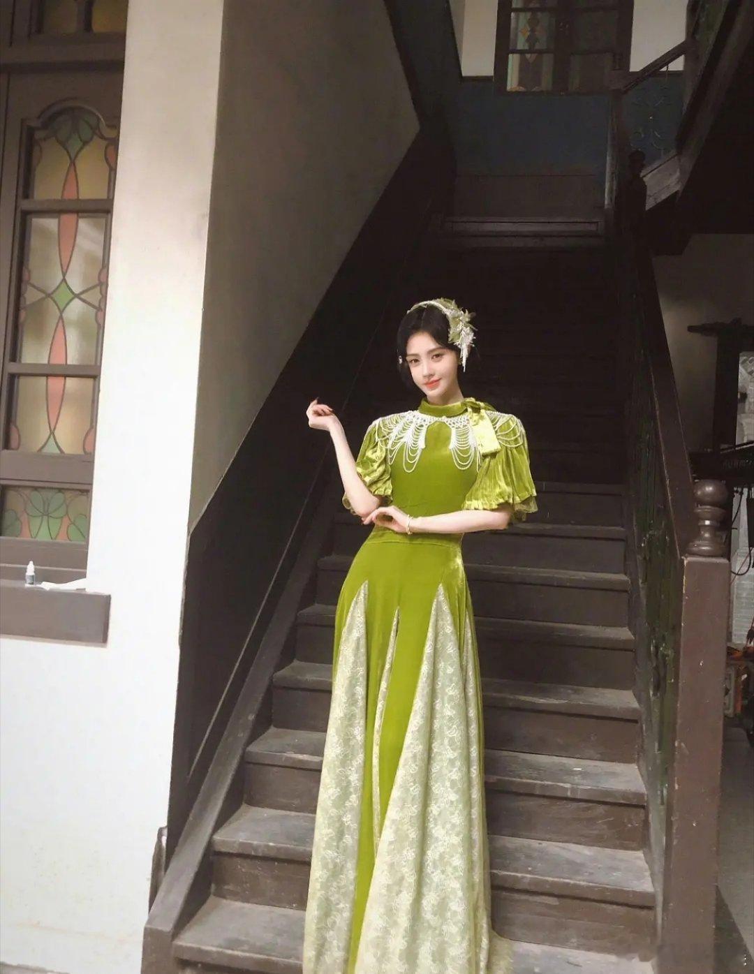 鞠婧祎是不是总喜欢把自己p成170 实际只有155