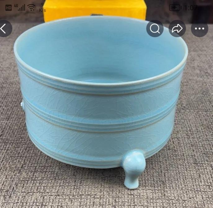 真正的北宋汝瓷是什么样呢? 真正的北宋汝瓷，那可是瓷器界的王者。它位居宋代“汝、