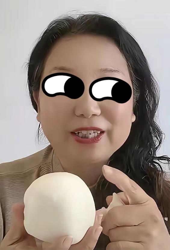 又遇尴尬时刻！
大娘卖本地馒头竟直接显示下不了单，网友的评论句句扎心：卖货说到底