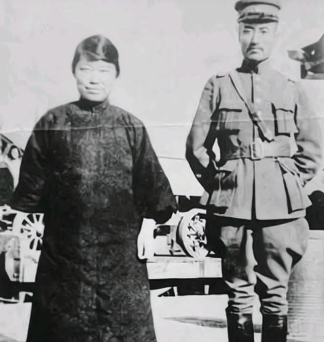 1925年，韩淑秀被枪决后，有人拍下了一张罕见的遗容，镜头中的她静静的躺在地上，