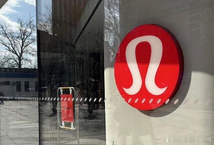 Lululemon中产神裤卖不动了 1、审美疲劳，穿着瑜伽裤满街跑的姑娘可能也觉