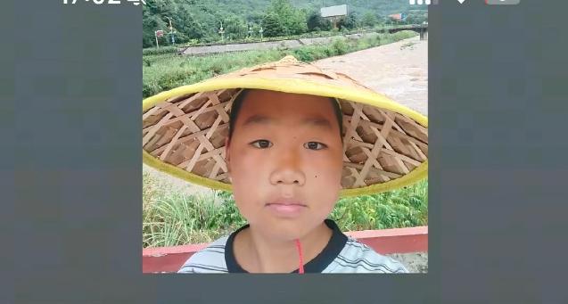 “坐公交车就可以走出大山”，小孩哥轻飘飘一句话，背后是中国基建十几年的硬实力。你