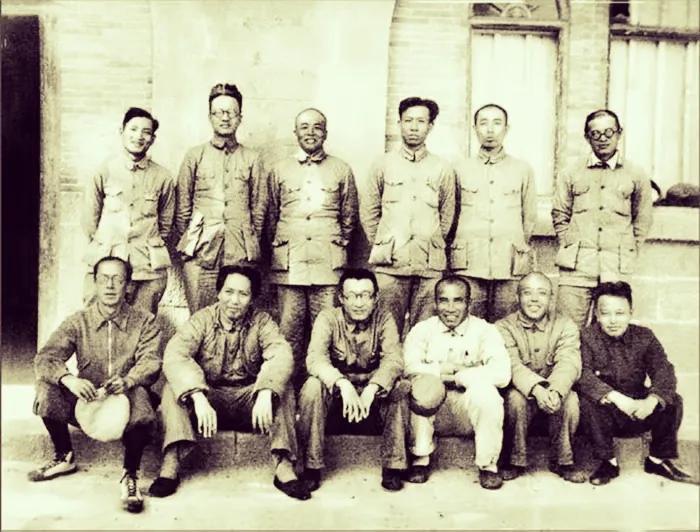 中央政治局委员中，哪些人没有参加党的六届六中全会？

1938年9-11月，中共