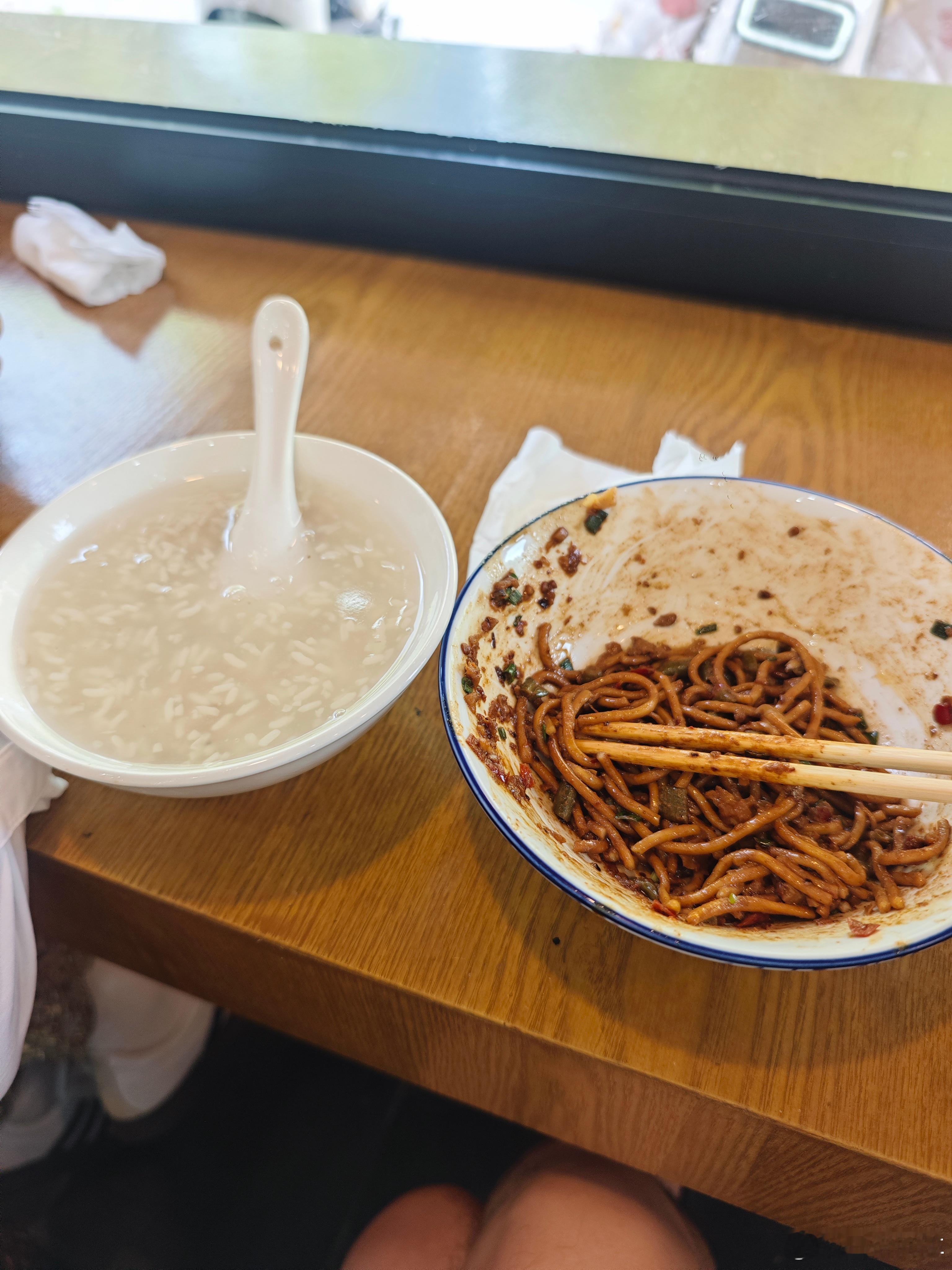 早中饭一起解决了 舒舒服服 今天有没有兄弟卖车的哇 我时刻准备着  ​​​