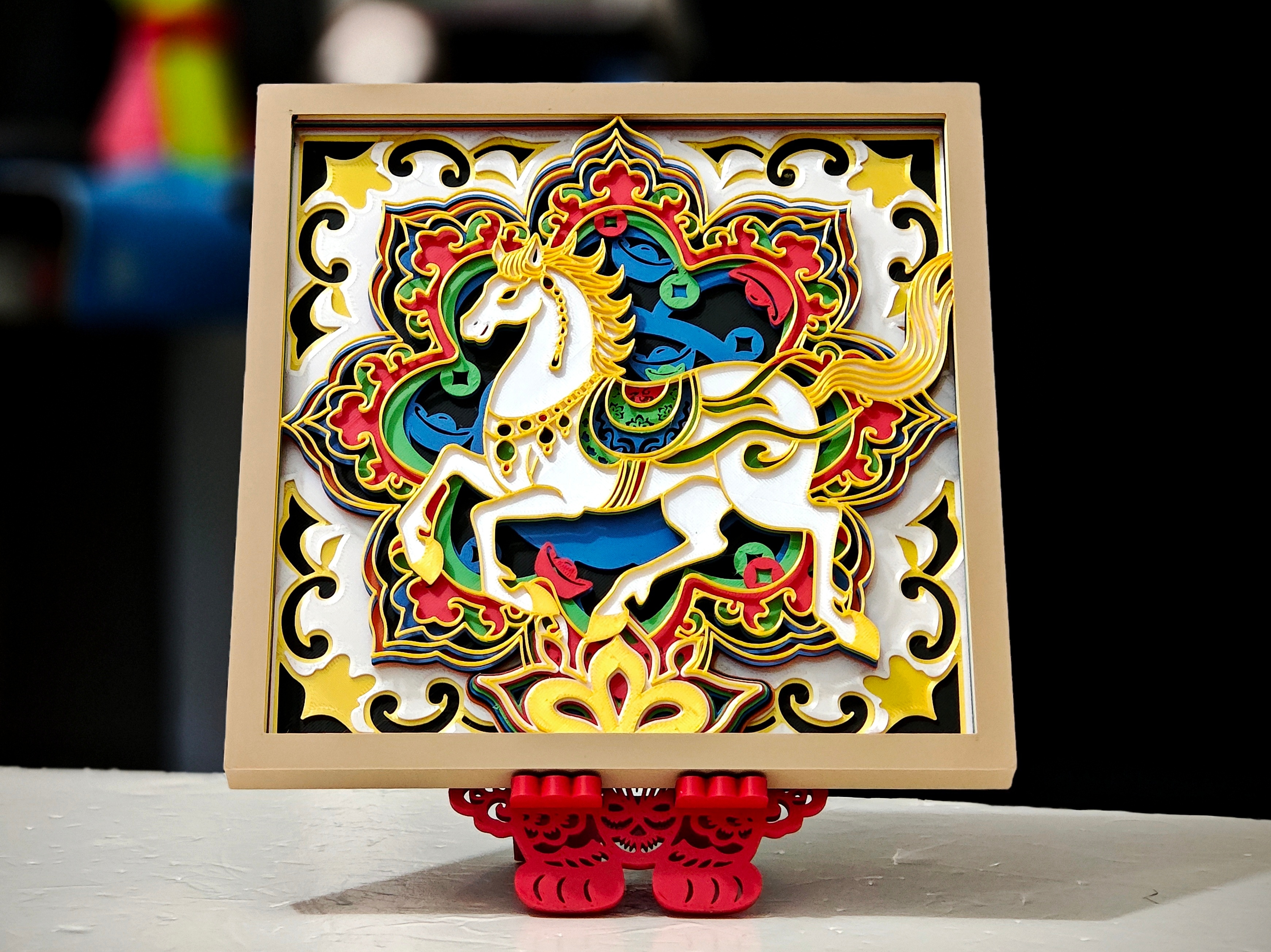 家人们觉得这个摆件如何？据说是马年敦煌叠雕艺术“神驹献瑞” 第十八款式