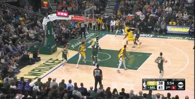 NBA赛场之我最讨厌的行为之一就是碰巧打入一颗球，就对着别人嘲笑，还比划着“你太