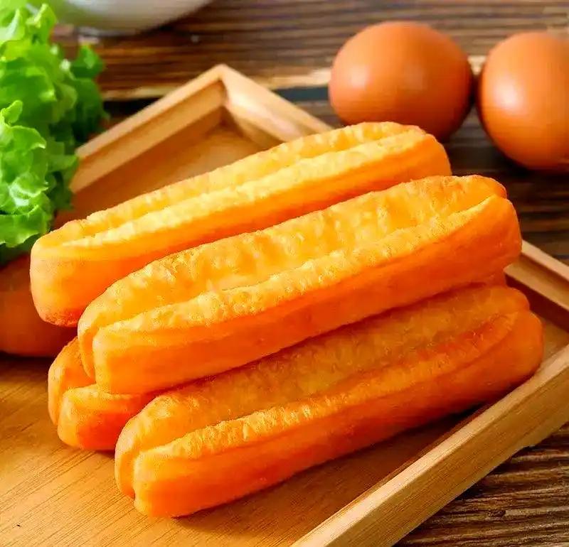 你觉得油条和什么吃才是绝配? 要说油条的绝配，豆浆必须拥有姓名！豆浆是大豆制成的