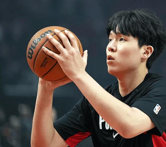 杨瀚森今天大爆发，
原因其实很简单，
不是身体更快了，也不是练级有效了，而是
职