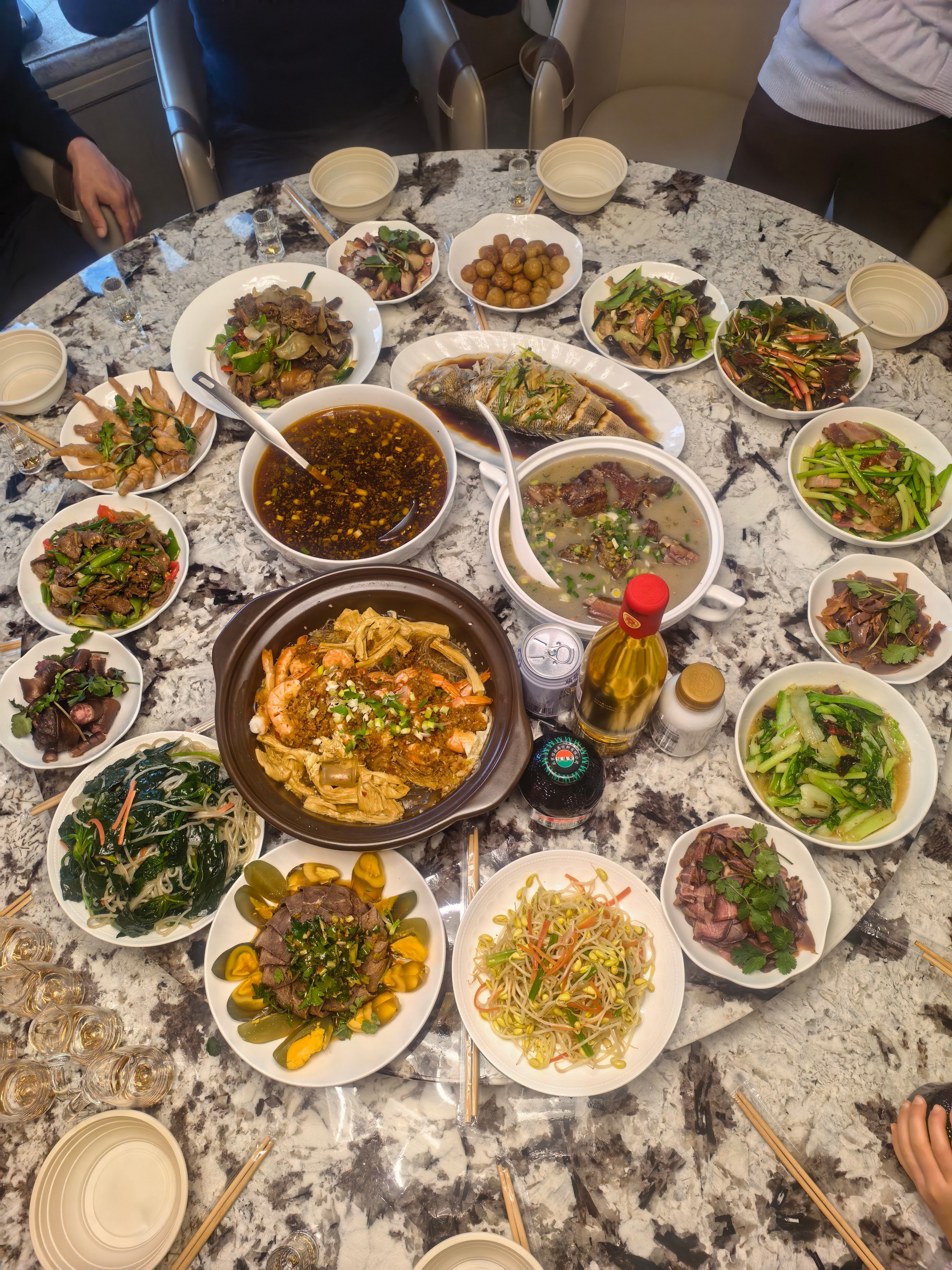 女人结婚，如果找的是中产阶级，他就1⃣️必须忠诚2⃣️必须带娃、干家务.因为带娃