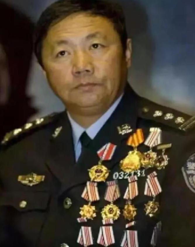 2003年，齐齐哈尔某酒店，突然发现11枚定时炸弹，排爆专家于尚清赶来，成功拆除