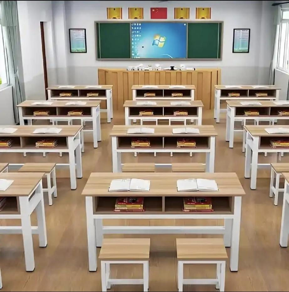 一个耳蜗男孩在学校被全班同学孤立，家长找上学校，学校找班主任，班主任找学生了解情