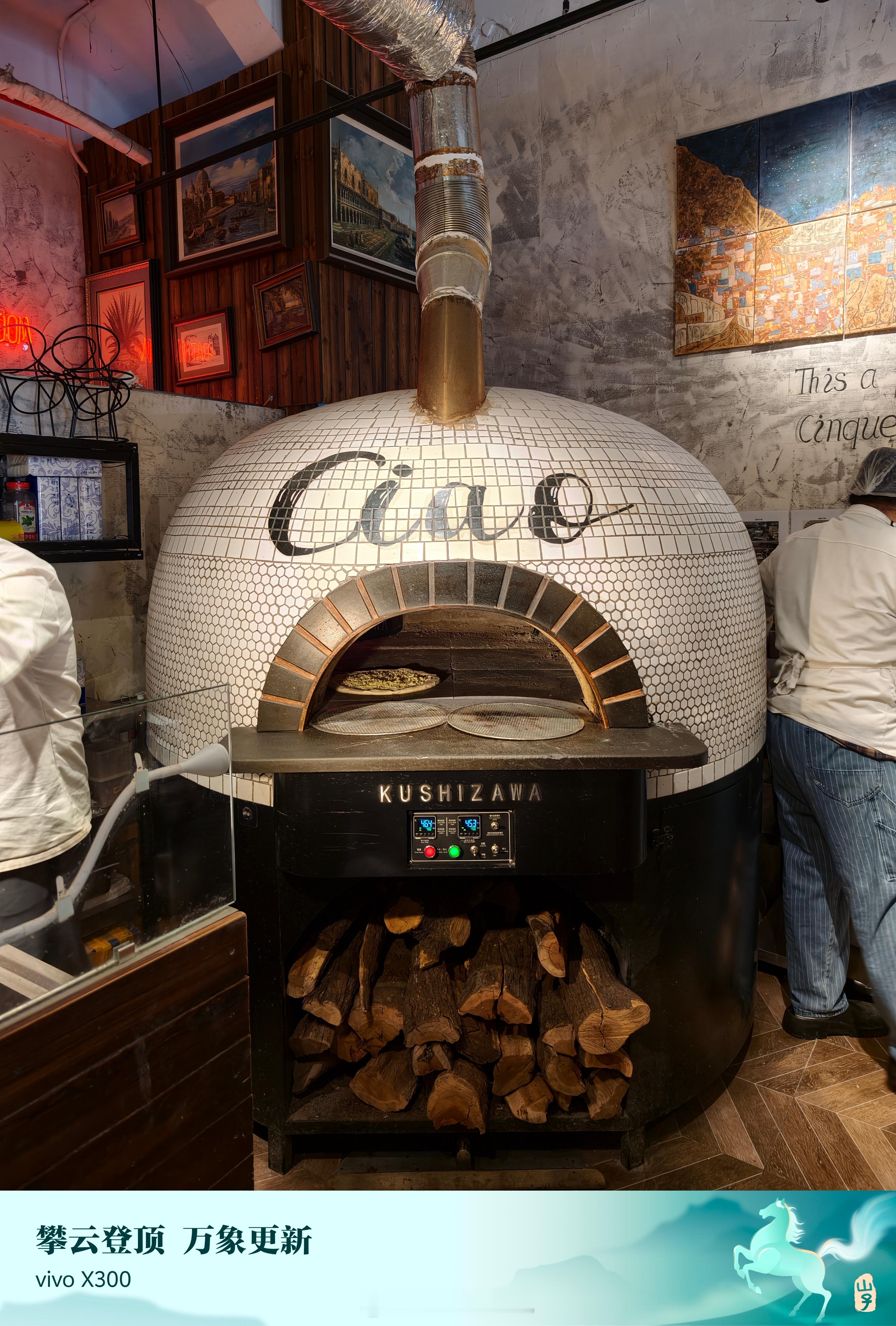 美食博主日常。打卡一家大众点评的必吃榜，来点小西餐。 vivo X300的美食模