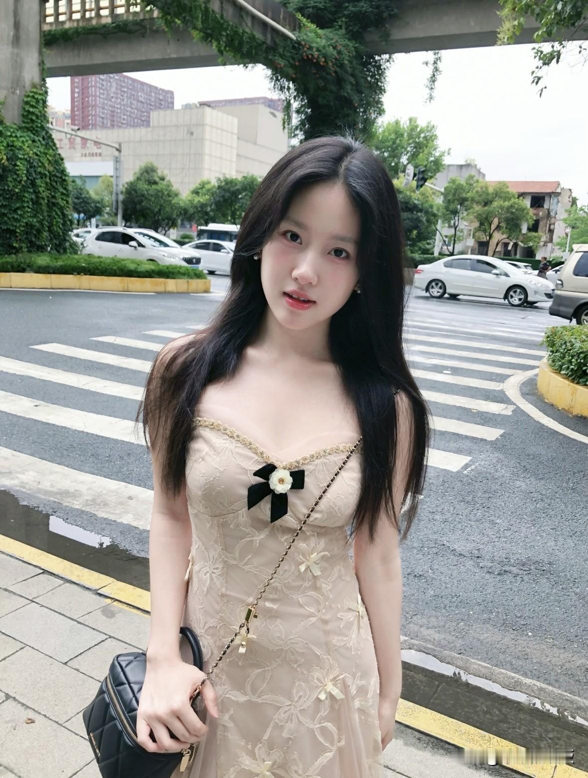 假期压马路，逛街，逛超市的随手拍。