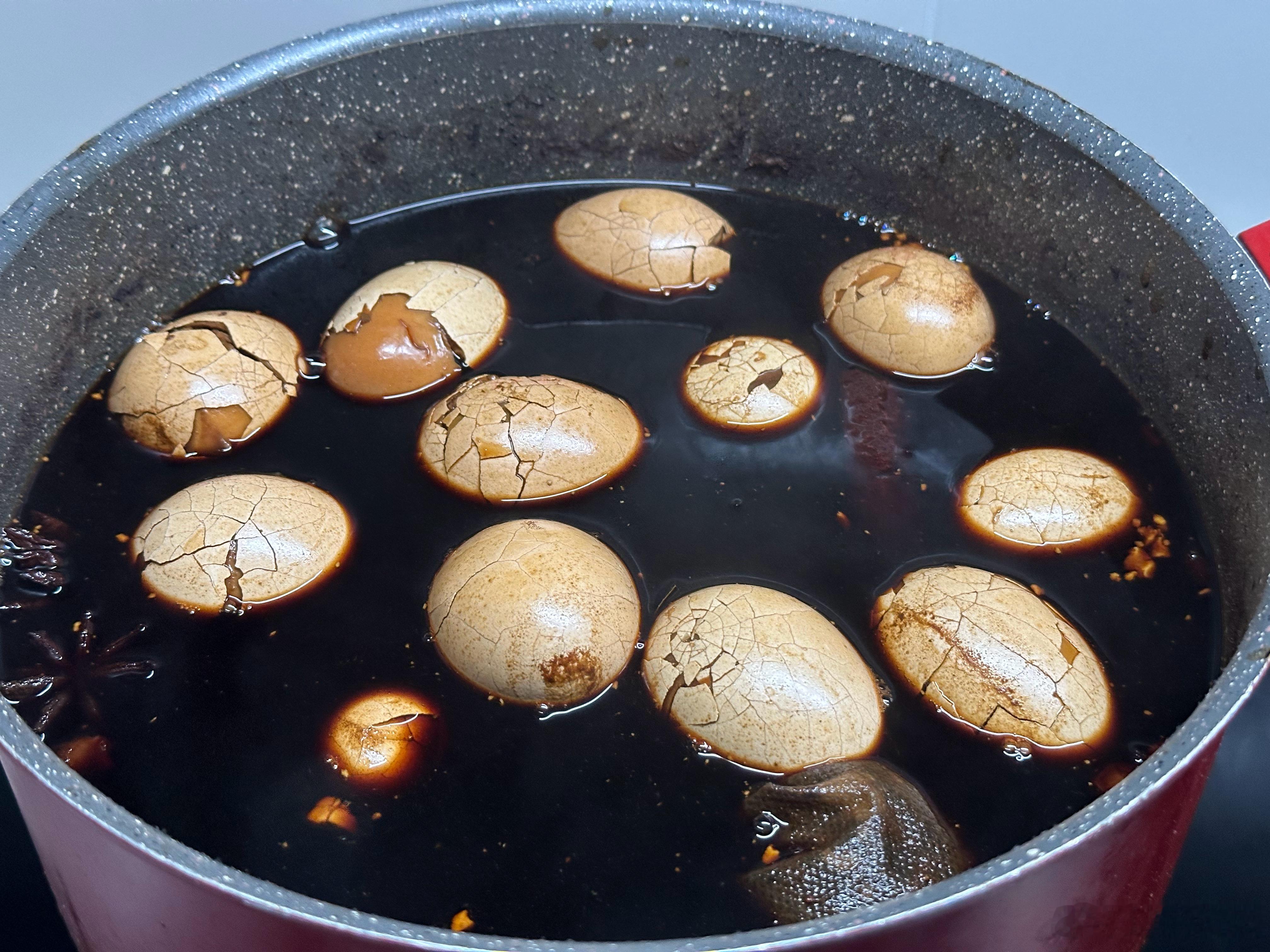 美食摄影  半个月不拉花，差点出不来图[捂脸]今日份美食：大红袍茶叶蛋&白面饼&