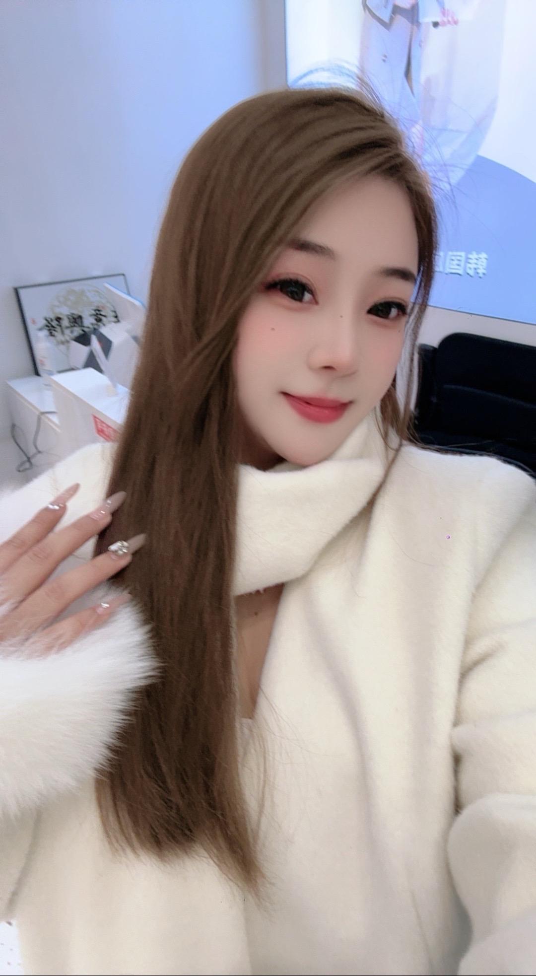自律上进努力挣钱，做个有实力的女孩是为了肆无忌惮的去选自己喜欢的人