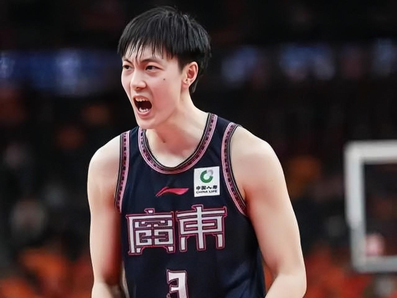 CBA最新消息：据CBA联赛裁判员监评丁佳宁发文谈到了广东男篮：看了上海男篮VS