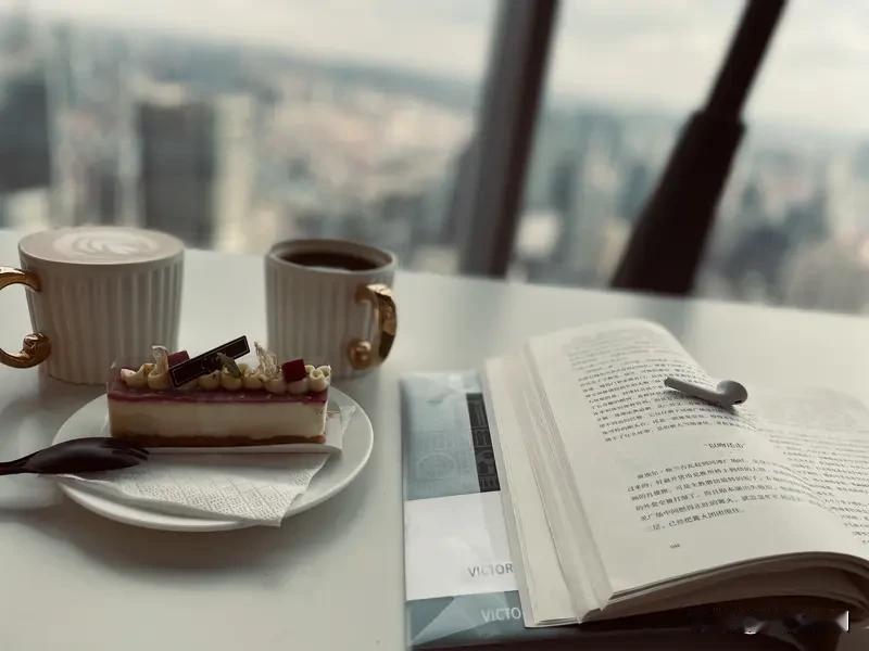 金钱除外
当下人们缺的东西真不少
很多人缺深度无压的闲暇
看似有空
却被短视频和