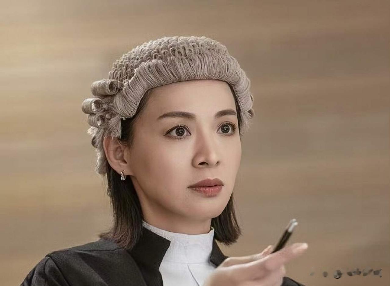 陈炜首挑大梁演女主，TVB押宝她拿视后，可她和医生老公早说好不生娃。
《模范律师