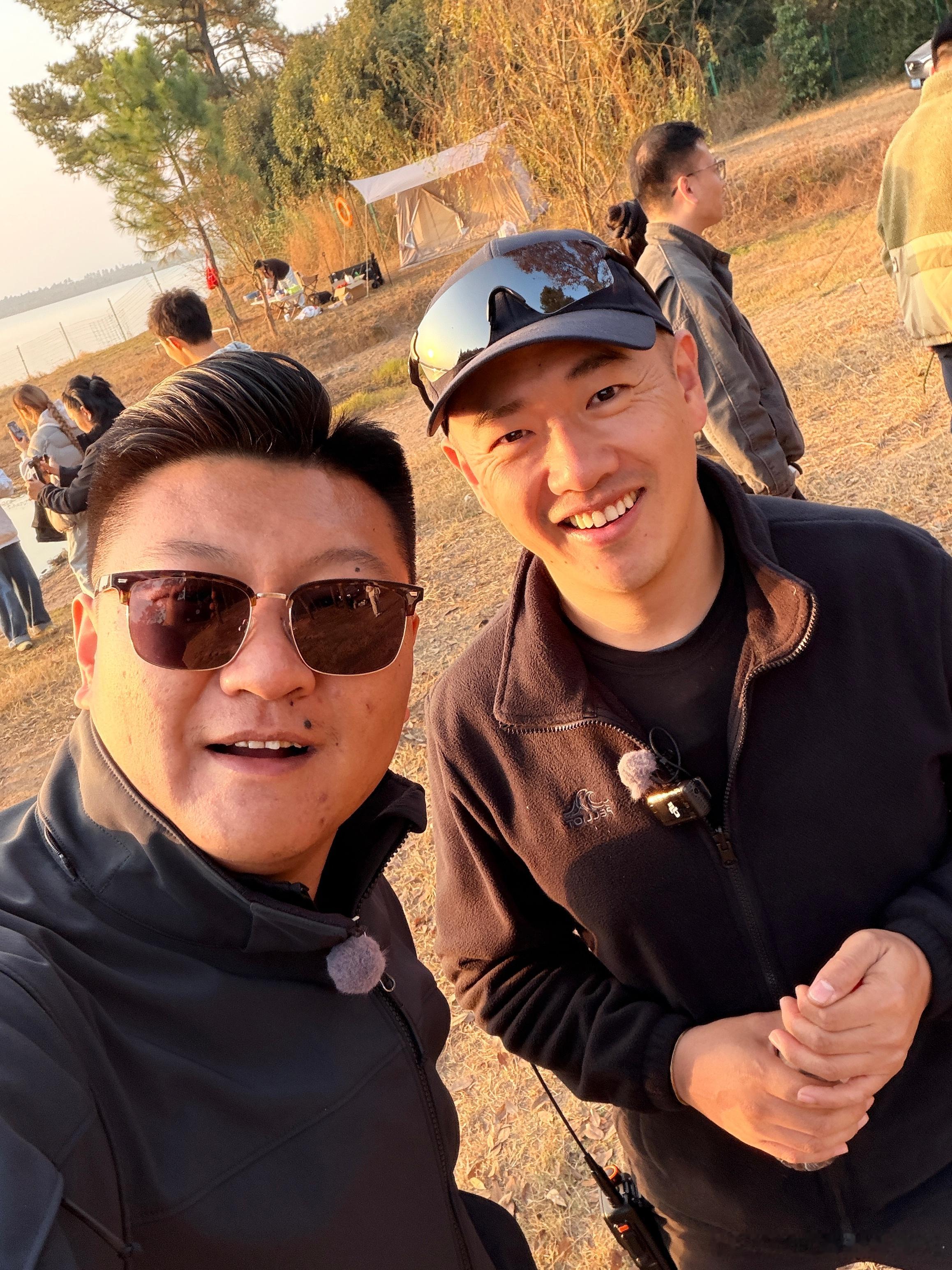 这两天跟我好大哥强队咔咔一顿荒野求生，中国荒野第一人真不是白叫的，我感觉我现在强