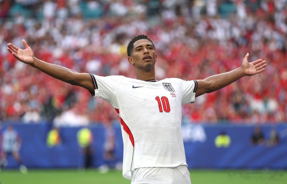 世界杯1/4决赛迎来一场焦点战，英格兰在迈阿密硬石体育场对阵挪威。谢尔德鲁普第3