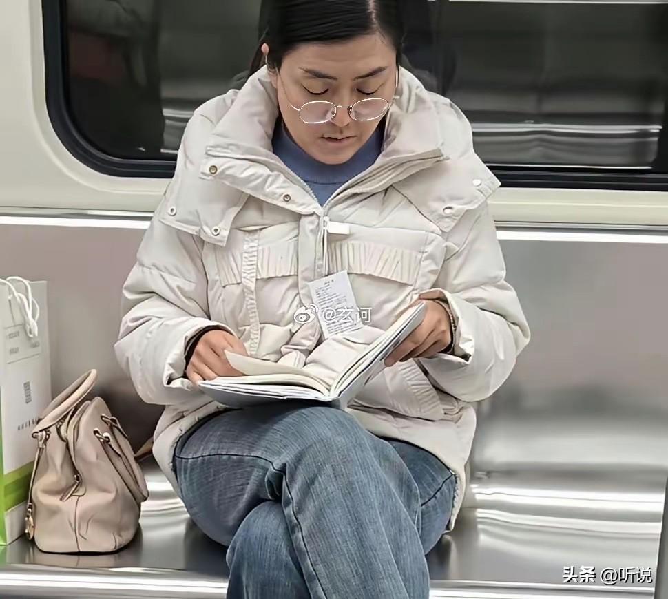 这么大个标签，穿出门不尴尬吗？