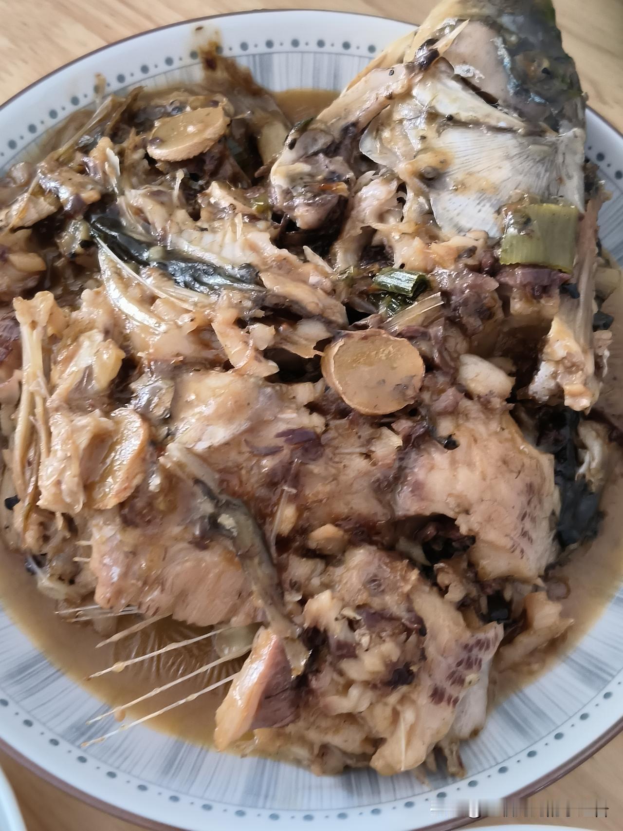 这是关于一条鱼的感悟……

今天中午不是做了一条鱼嘛，
超市买的，
9.9元一斤