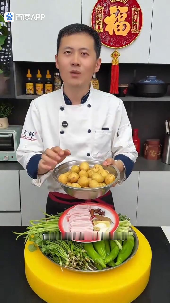 酱咸菜，只需三种调料减盐不齁人。
你虽然没来过东北，但是东北的一道下饭神菜酱小土