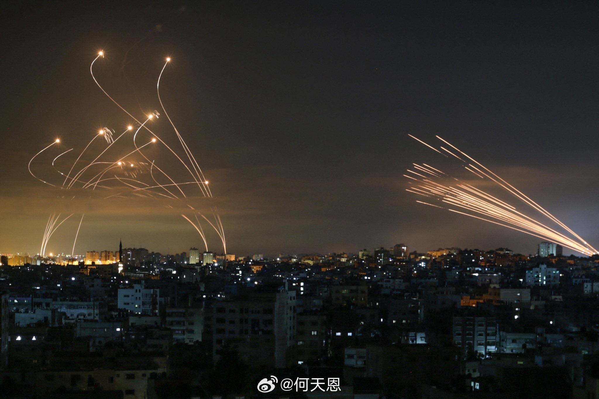 重大新闻：伊朗的导弹完全突破了以色列的防御体系，这引发了对拦截系统可靠性质疑——