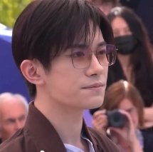 海外的摄影师抓拍的易烊千玺[哇]听取Jackson一片[打call]易烊千玺李庚