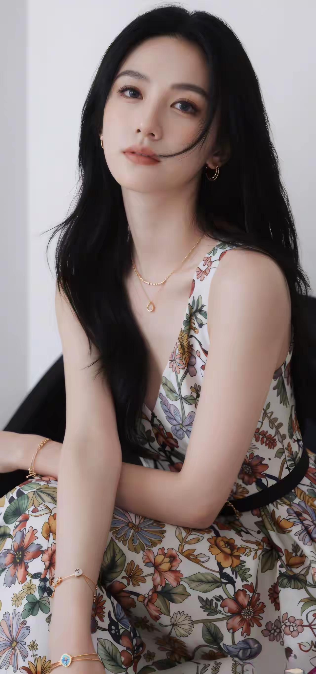 背上的债务，
才是从外界获取的财富，
持有的现金，
反而是外界给你的欠条。