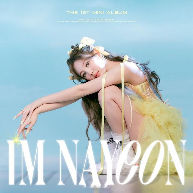 Nayeon 4 年前，TWICE 的Nayeon以首张迷你专辑《IM NAYE