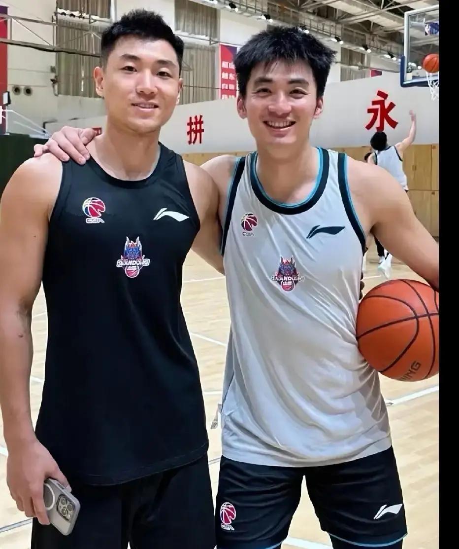 后卫线0三分，山东还能赢？
 
今晚打山西，高诗岩7中1，于德豪4中0，全队外线