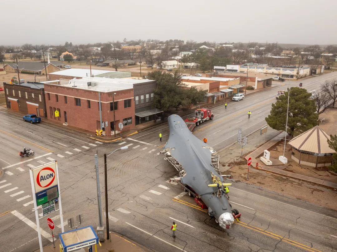 拆解运输B1b美国空军轰炸机