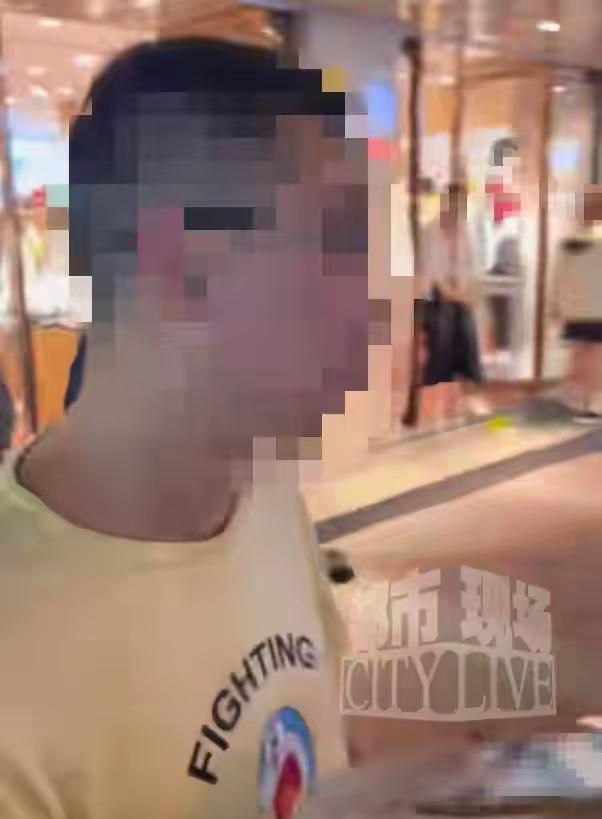 山西太原，一男子很奇葩，没老婆，没女朋友，堵得慌，满脑子想着迷人的女人大腿，就用